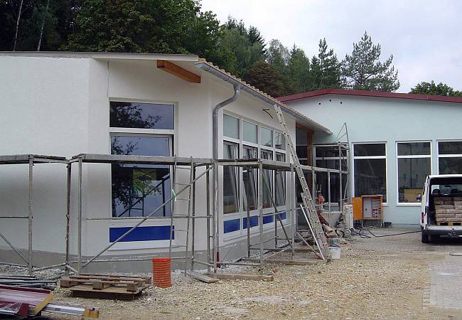 Leitwartengebäude während der Bauphase